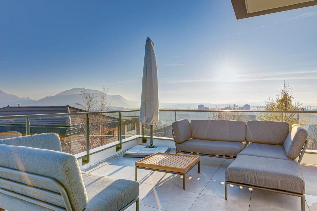 Serenity - 3 Bedroom Top Floor Apartment Parking & Lake View Terrace อานซี ภายนอก รูปภาพ