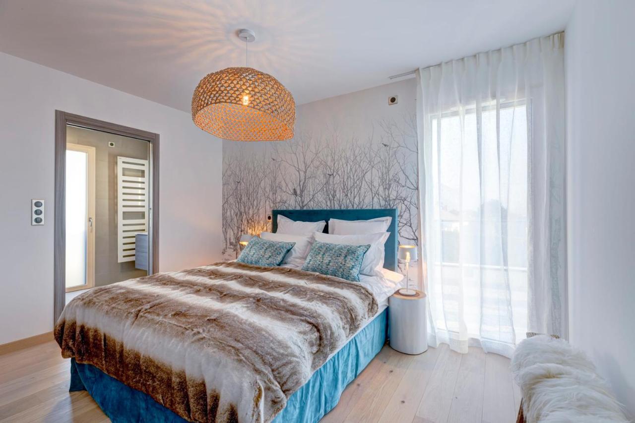 Serenity - 3 Bedroom Top Floor Apartment Parking & Lake View Terrace อานซี ภายนอก รูปภาพ