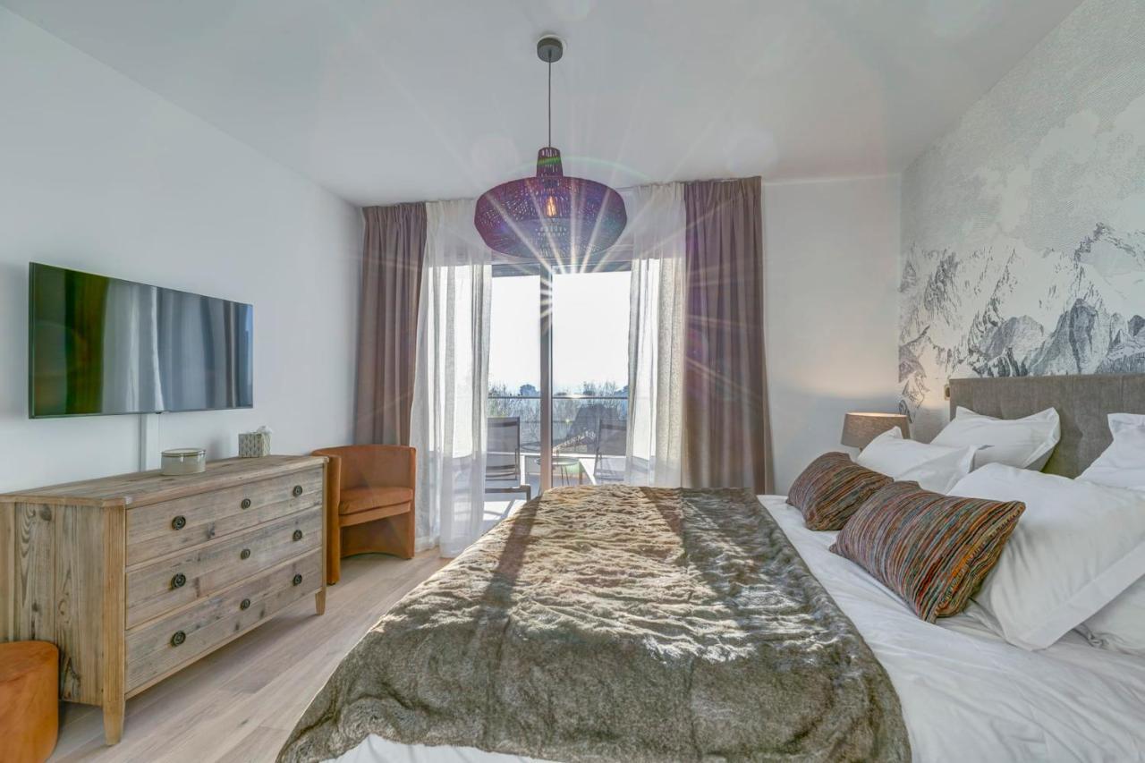 Serenity - 3 Bedroom Top Floor Apartment Parking & Lake View Terrace อานซี ภายนอก รูปภาพ